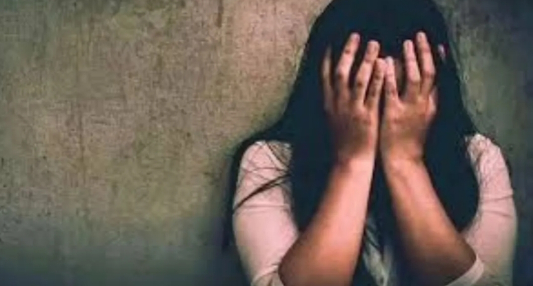 चाकू की नोक पर दुष्कर्म, फिर तीन साल तक ब्लैकमेल कर दरिंदगी — आरोपी गिरफ्तार