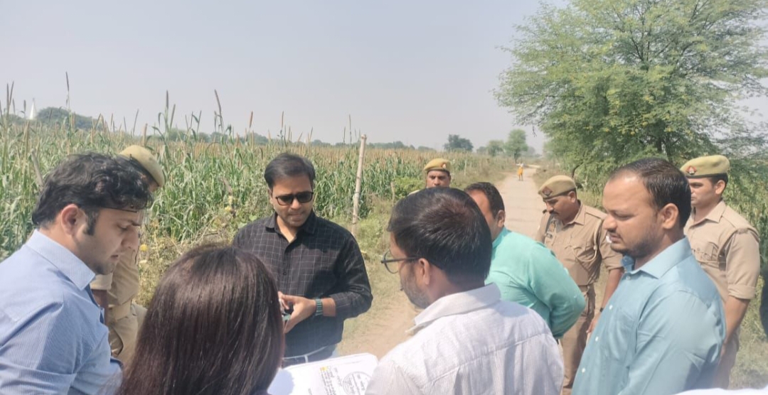 जिलाधिकारी रमेश रंजन ने लिया औद्योगिक विकास कार्यों का जायजा