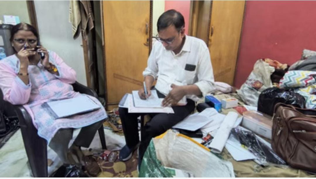 कानपुर में तीन दवा कंपनियों ने कफ सिरप व टैबलेट निर्माण लाइसेंस समर्पित किए
