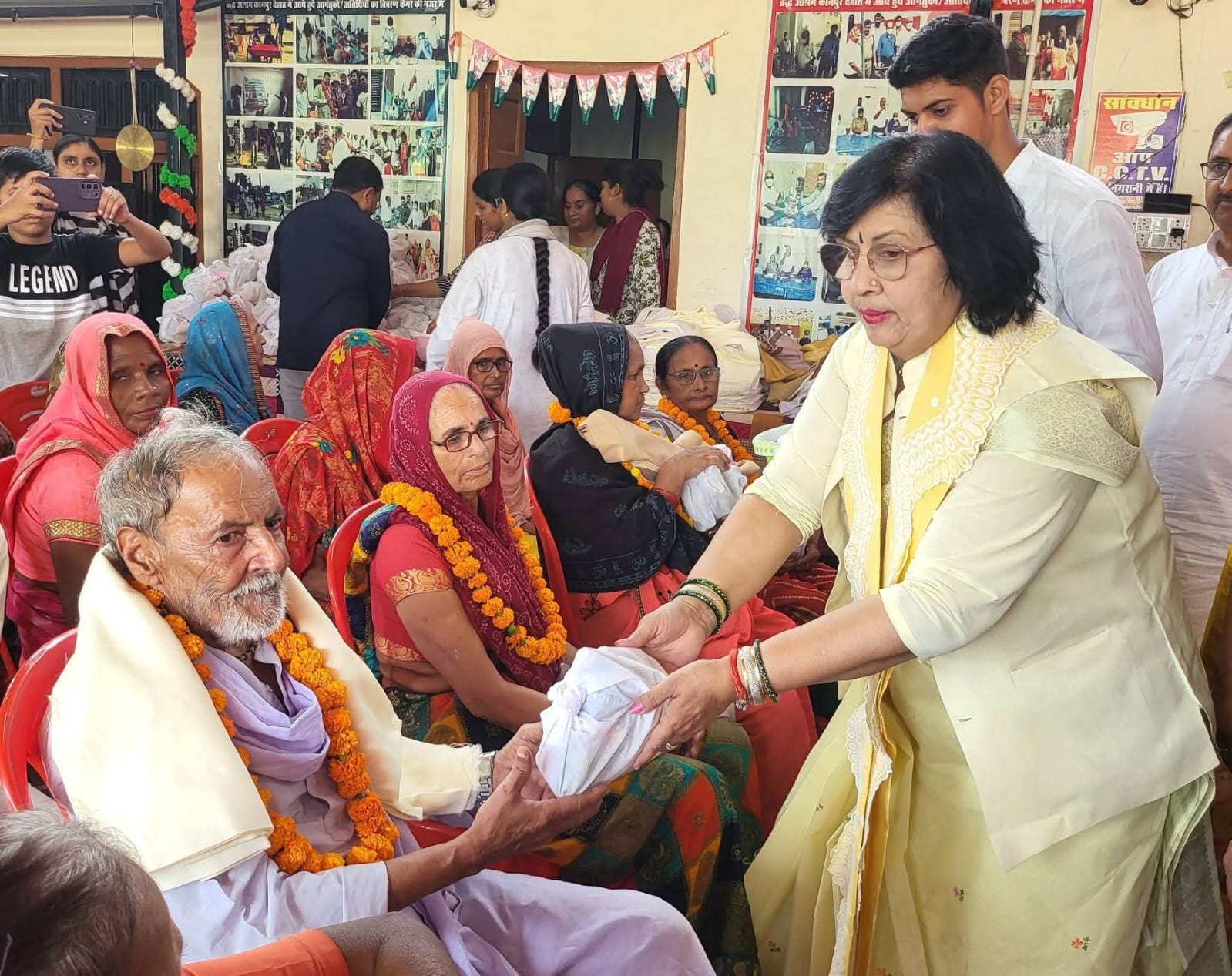 अंतर्राष्ट्रीय वृद्धजन दिवस पर वृद्धजनों का सम्मान 