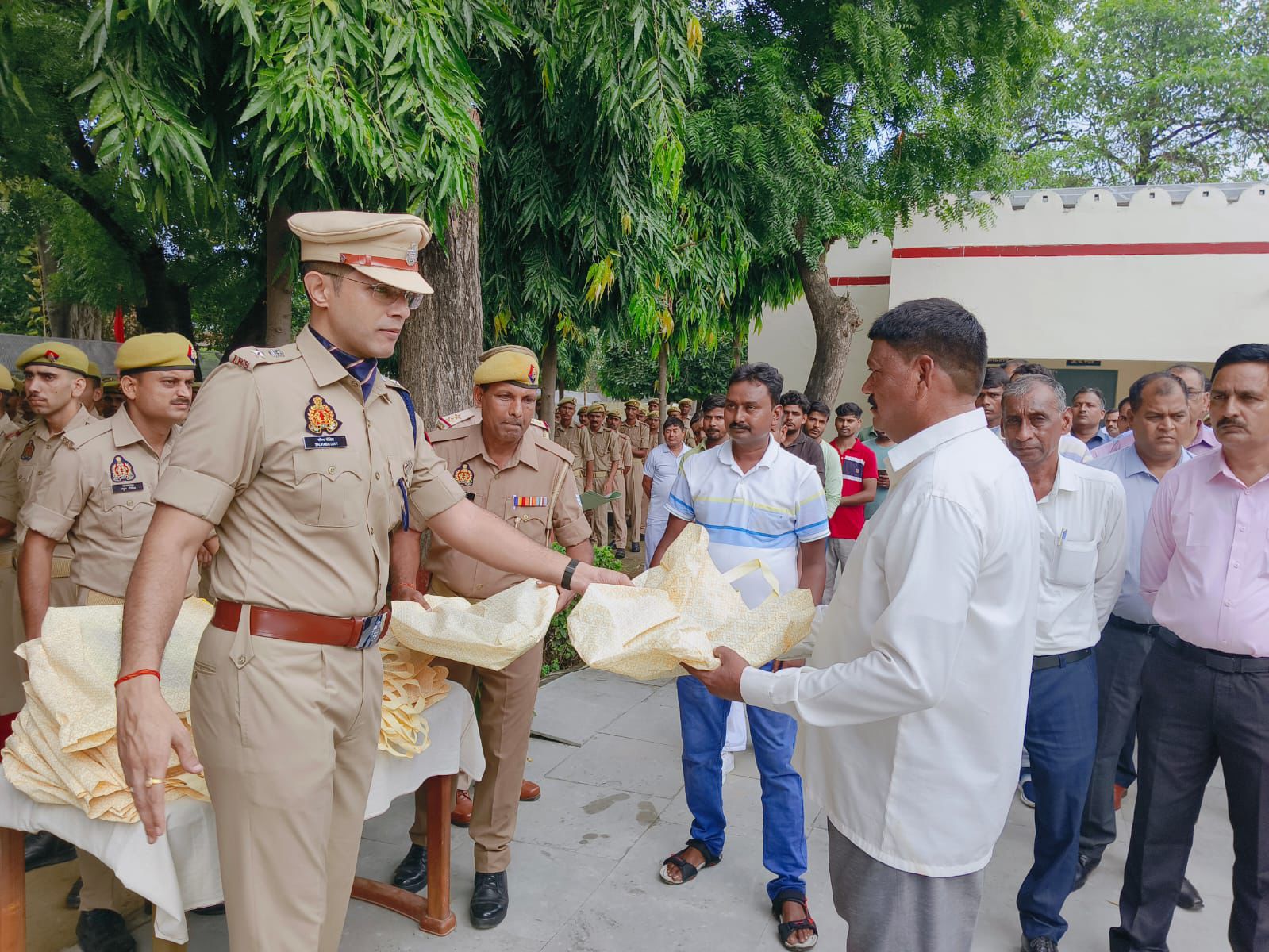 गांधी-शास्त्री जयंती पर फिरोजाबाद पुलिस ने किया नमन