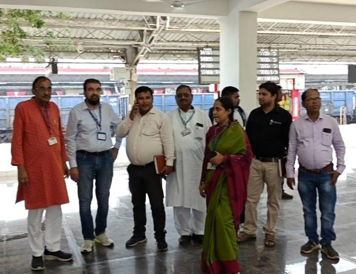 रेलवे सलाहकार समिति ने टूंडला स्टेशन पर किया सघन निरीक्षण