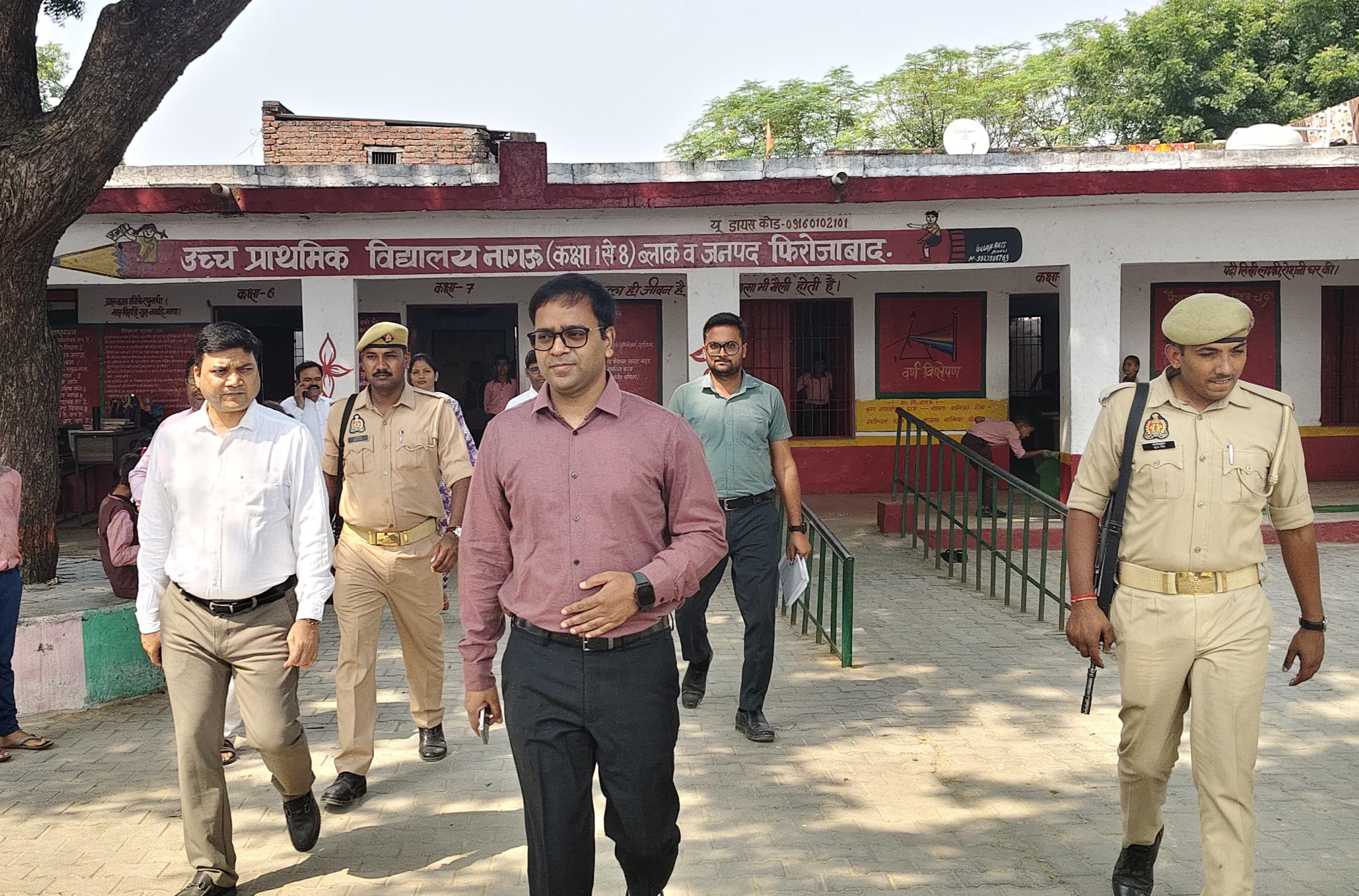 जिलाधिकारी का औचक निरीक्षण: बच्चों की पढ़ाई और मिड-डे मील की ली जानकारी