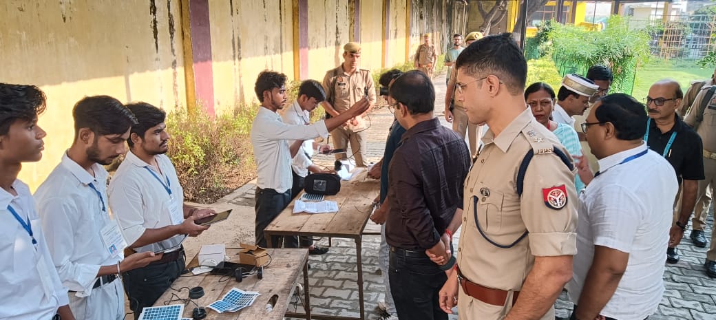 डीएम एसएसपी ने किया पीसीएस परीक्षा केंद्रों का निरीक्षण 