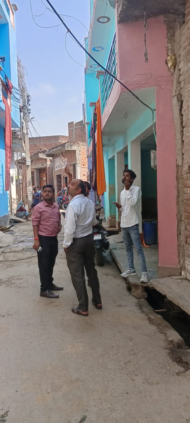 कटिया डालकर घरों में हो रहा था बिजली का उपभोग