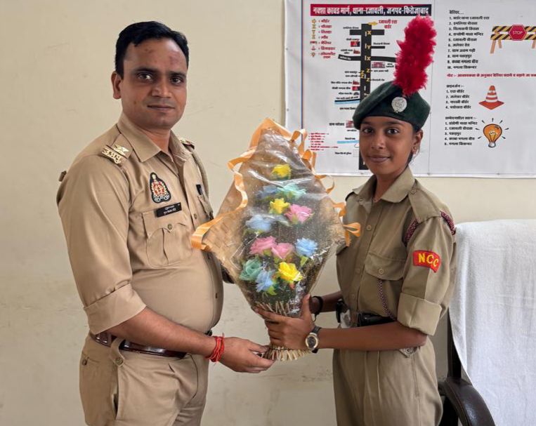 एक दिन की थाना प्रभारी बनी छात्रा स्नेहा गुप्ता, नारी सशक्तिकरण का नया उदाहरण