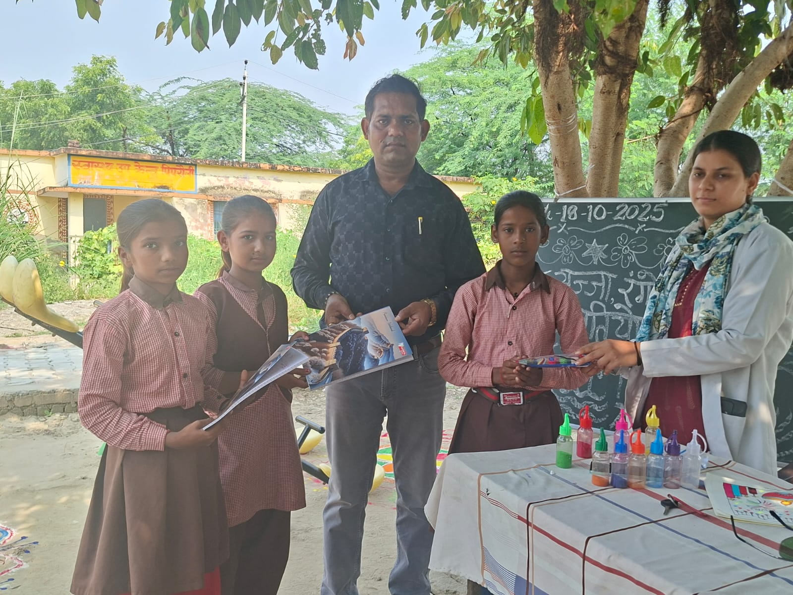 प्राथमिक विद्यालय पिपरौली में रंगोली पोस्टर एवं निबंध प्रतियोगिता का हुआ आयोजन
