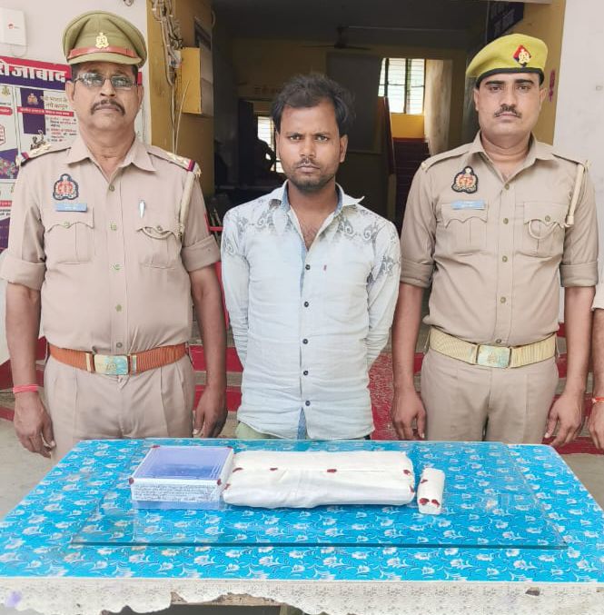 साइबर ठग गिरफ्तार, लैपटॉप और दो मोबाइल बरामद