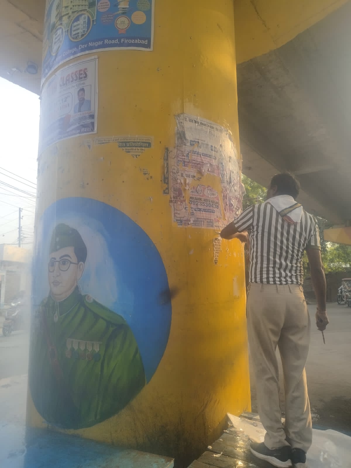 नगर निगम फिरोजाबाद की बड़ी कार्रवाई — अवैध पोस्टर लगाने वालों पर किया जुर्माना