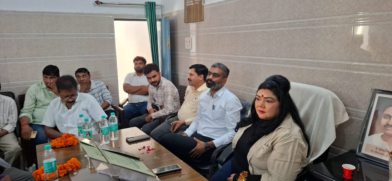 बैठक के दौरान हुई विकास कार्याें को लेकर चर्चा