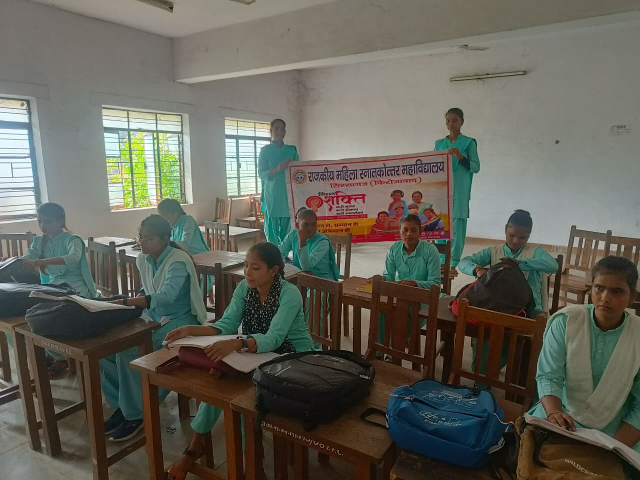 महिला सशक्तिकरण के लिए स्लोगन लेखन प्रतियोगिता का आयोजित