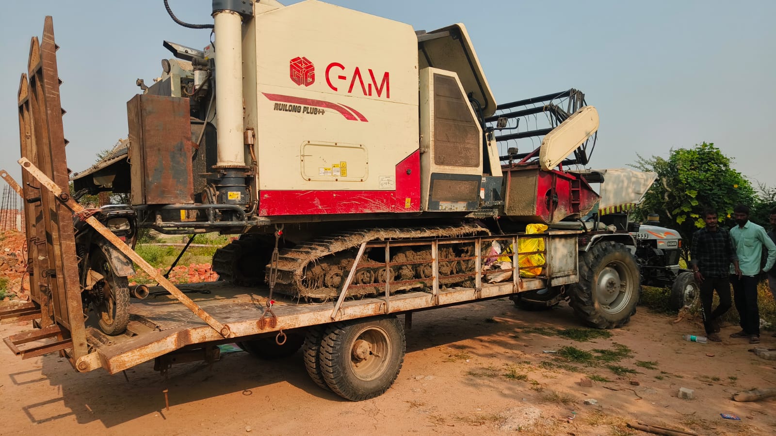 ट्रैक्टर और ऑटो में हुई जोरदार टक्कर, ऑटो सवार हुआ घायल 