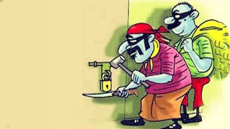 नकदी व सामान पर चोरों ने किया हाथ साफ, पुलिस की जांच शुरू