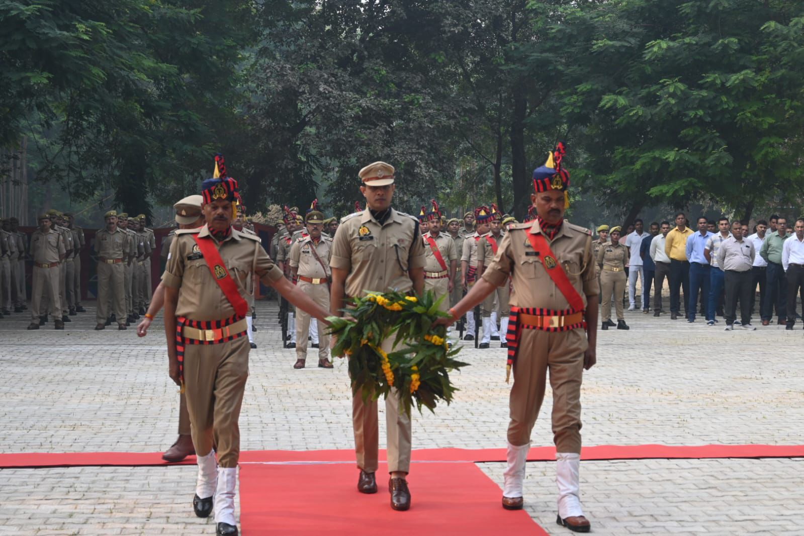 फिरोजाबाद पुलिस लाइन में वीर शहीदों को श्रद्धांजलि, गूँजा—“भारत माता की जय”