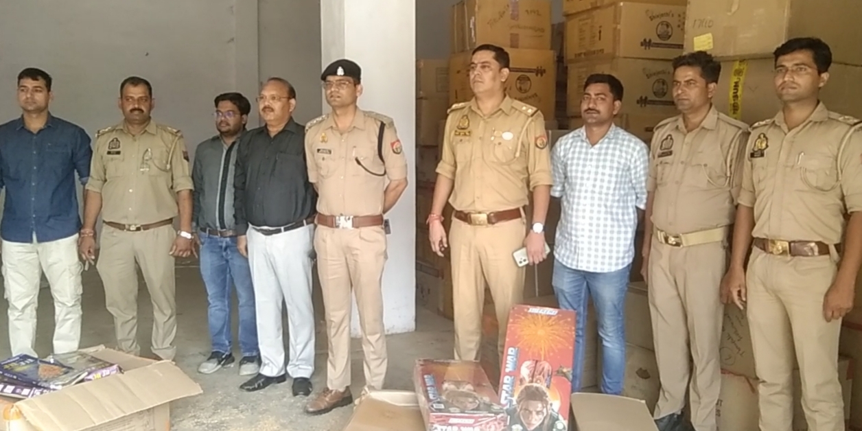 पुलिस प्रशासन ने पकड़ा पटाखों का अवैध गोदाम, किया सीज