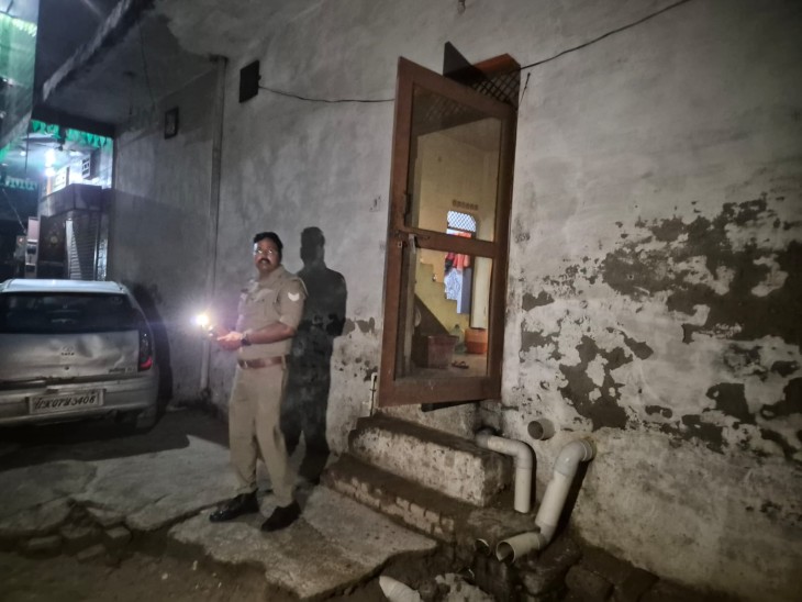 महिला ने कुल्हाड़ी से बेटी पर हमला किया, पुलिस को मानव बलि का मामला होने का संदेह