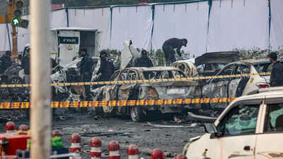 दिल्ली विस्फोट मामले में पूछताछ के लिए पंजाब के पठानकोट से चिकित्सक को हिरासत में लिया गया