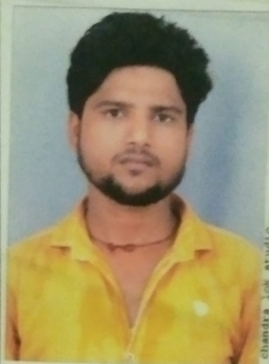 शादी का कार्ड देकर लौटते समय डिवाइडर से टकराई बाइक, चालक की मौत, साथी घायल