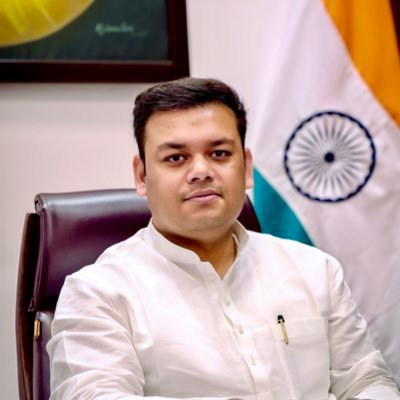 छात्रों की पढ़ाई और विकास में किसी भी प्रकार की बाधा स्वीकार नहीं: उप्र बेसिक शिक्षा मंत्री