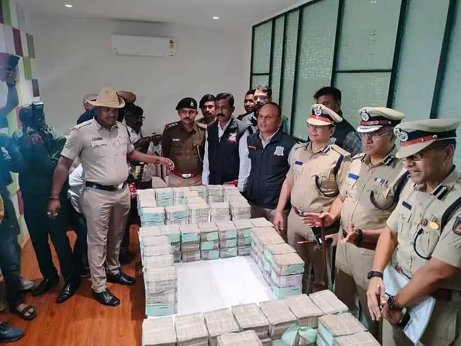 बेंगलुरु में 7.11 करोड़ रुपये की लूट के मामले में पुलिस कांस्टेबल समेत तीन गिरफ्तार