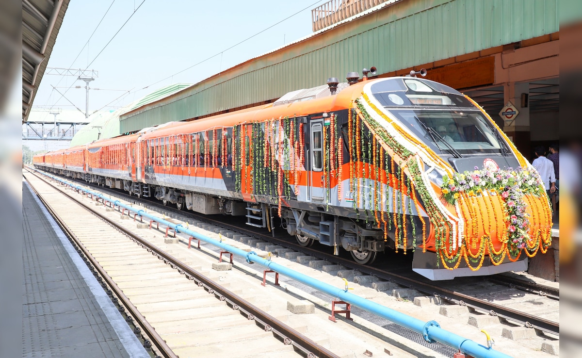 प्रधानमंत्री मोदी शनिवार को एर्नाकुलम-बेंगलुरु वंदे भारत एक्सप्रेस को हरी झंडी दिखाएंगे