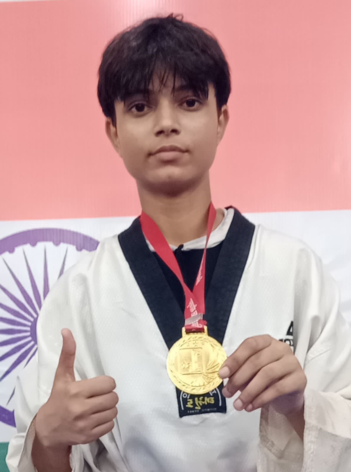 राष्ट्रीय ताइक्वांडो प्रतियोगिता में टूंडला की नैना दिखाएगी दमखम, हुई रवाना