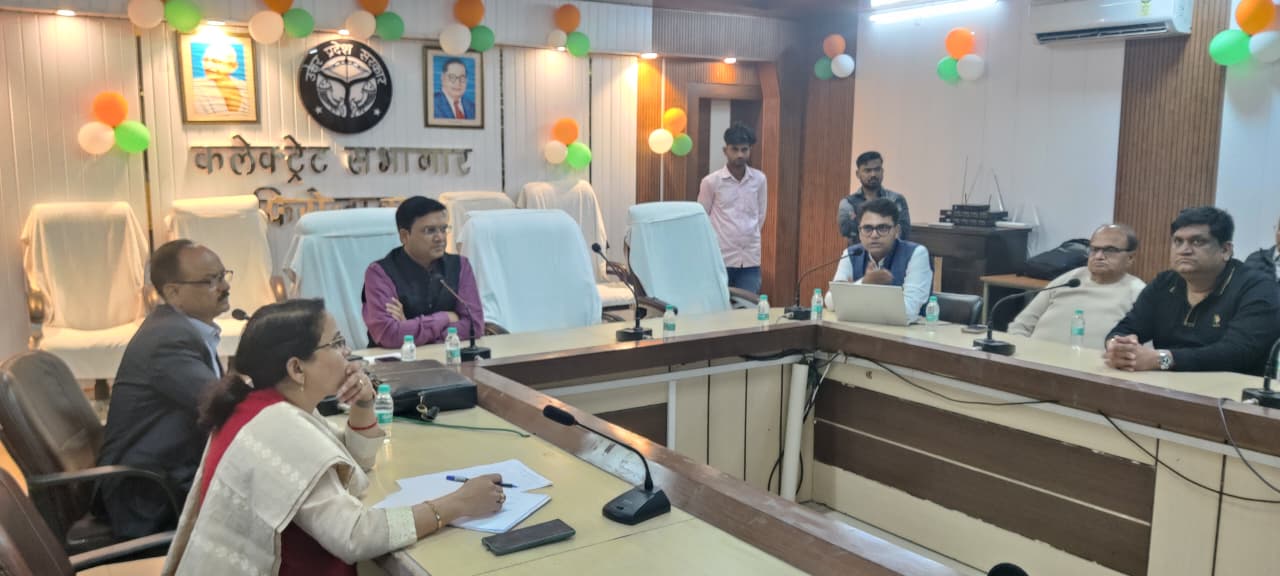यू०पी०डा0 के अधिकारियों एवमं शहर के उद्द्यमियों/निवेशकों की बैठक हुई आयोजित 