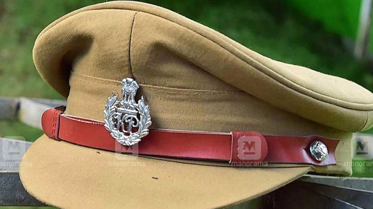 केरल : थाने में महिला पुलिसकर्मी से छेड़छाड़ करने के आरोप में पुलिस अधिकारी के खिलाफ मामला दर्ज