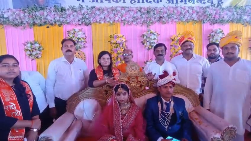 महात्मा ज्योतिबा राव फुले सेवा समिति ने कराया 51 जोड़ों का सामूहिक विवाह