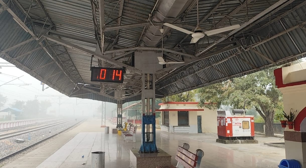 पीपलसाना रेलवे स्टेशन के निर्माण कार्य में हो रही लापरवाही, सुरक्षा और गुणवत्ता की अनदेखी 