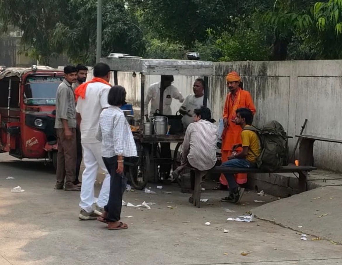 डीआरएम के दौरे में हटते हैं ठेले, बाद में लौट आता है अवैध कारोबार!