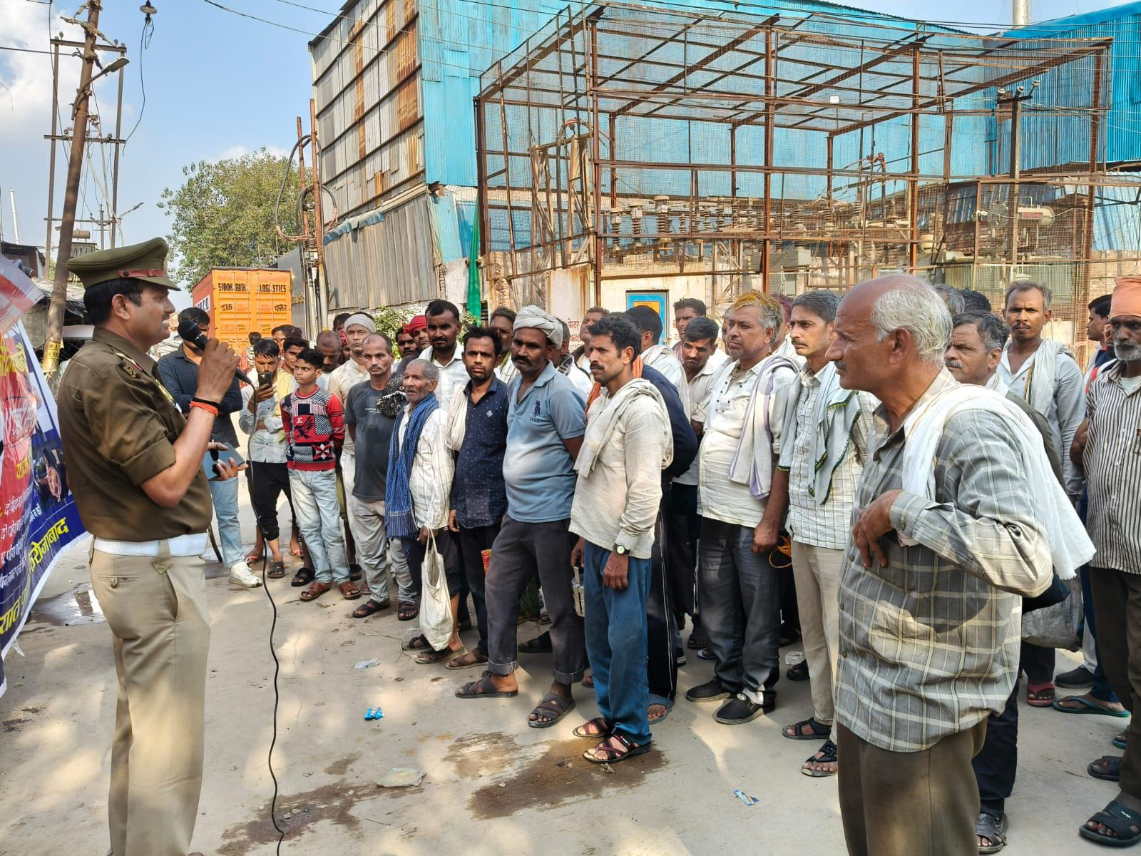 सुहागनगर में सड़क सुरक्षा का संदेश – यातायात पुलिस ने चलाया जागरूकता अभियान