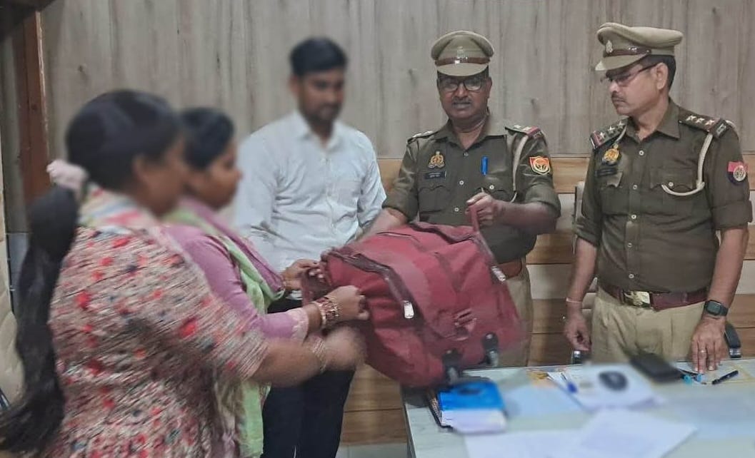 2.5 लाख रुपये की ज्वेलरी से भरा बैग, पुलिस ने बैग स्वामी के सुपुर्द किया गया