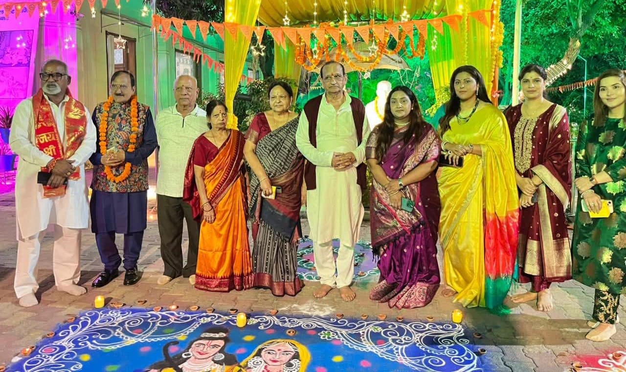 देव दीपावली पर 5000 दीपों और रंग-बिरंगी रंगोलियों से जगमगाया महाकालेश्वर धाम मंदिर 