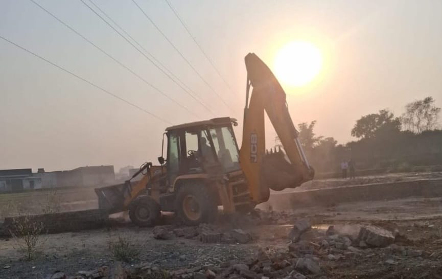 एमडीए का बुलडोज़र चला 05 बीघा में अवैध प्लॉटिंग ध्वस्त