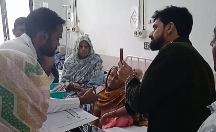 तीर्थंकर महावीर अस्पताल में युवक ने किया हंगामा, भर्ती फाइल न बनने से भड़का गुस्सा