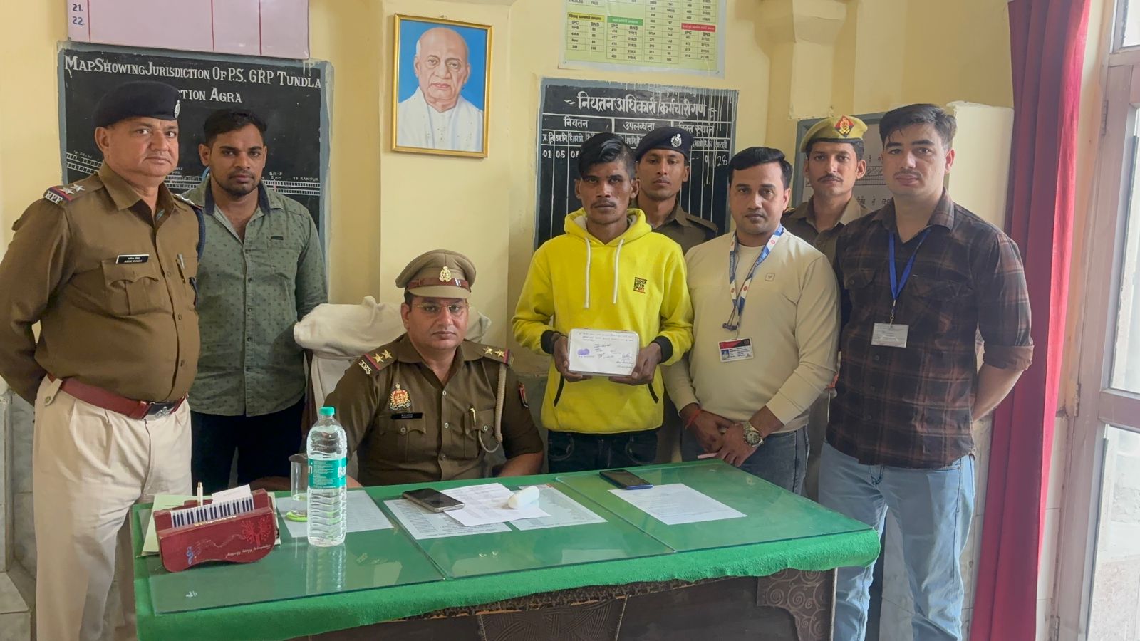 टूंडला जीआरपी पुलिस ने ट्रैन से चोरी करने वाला अभियुक्त गिरफ्तार कर भेजा जेल