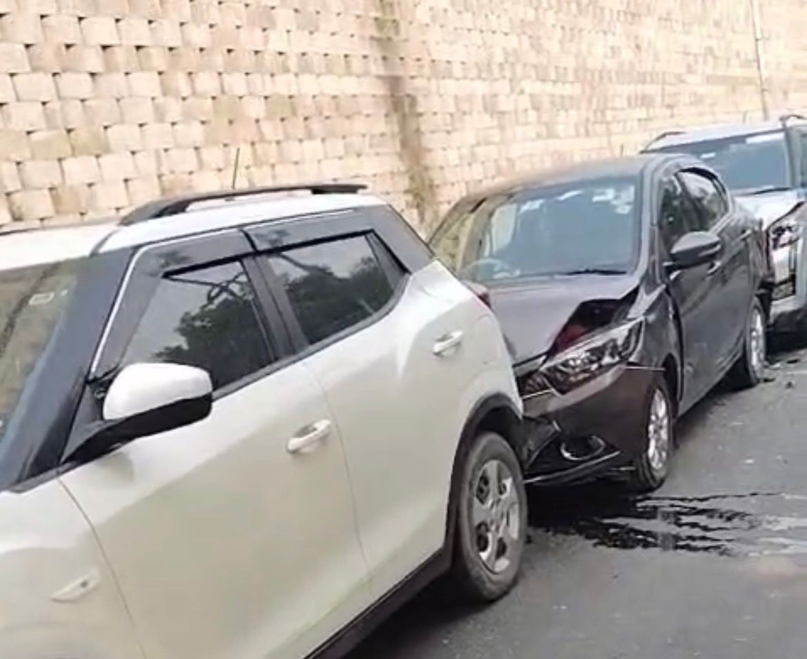 फिरोजाबाद में मंत्री के काफिले में मचा हड़कंप, गाड़ियां आपस में भिड़ीं, बड़ा हादसा टला