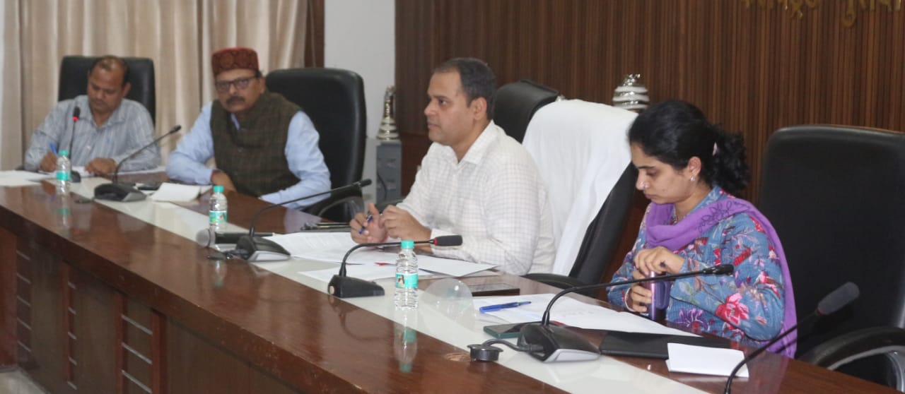 स्काडा के अंतर्गत कराए जा रहे कार्यों में प्रगति न बढ़ने पर जिलाधिकारी ने जताई नाराजगी