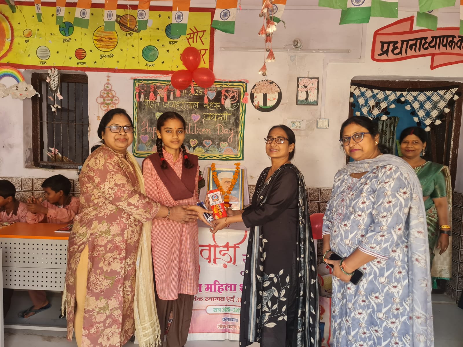 पोस्टर व निबंध प्रतियोगिता के प्रतिभागी हुऐ पुरस्कृत