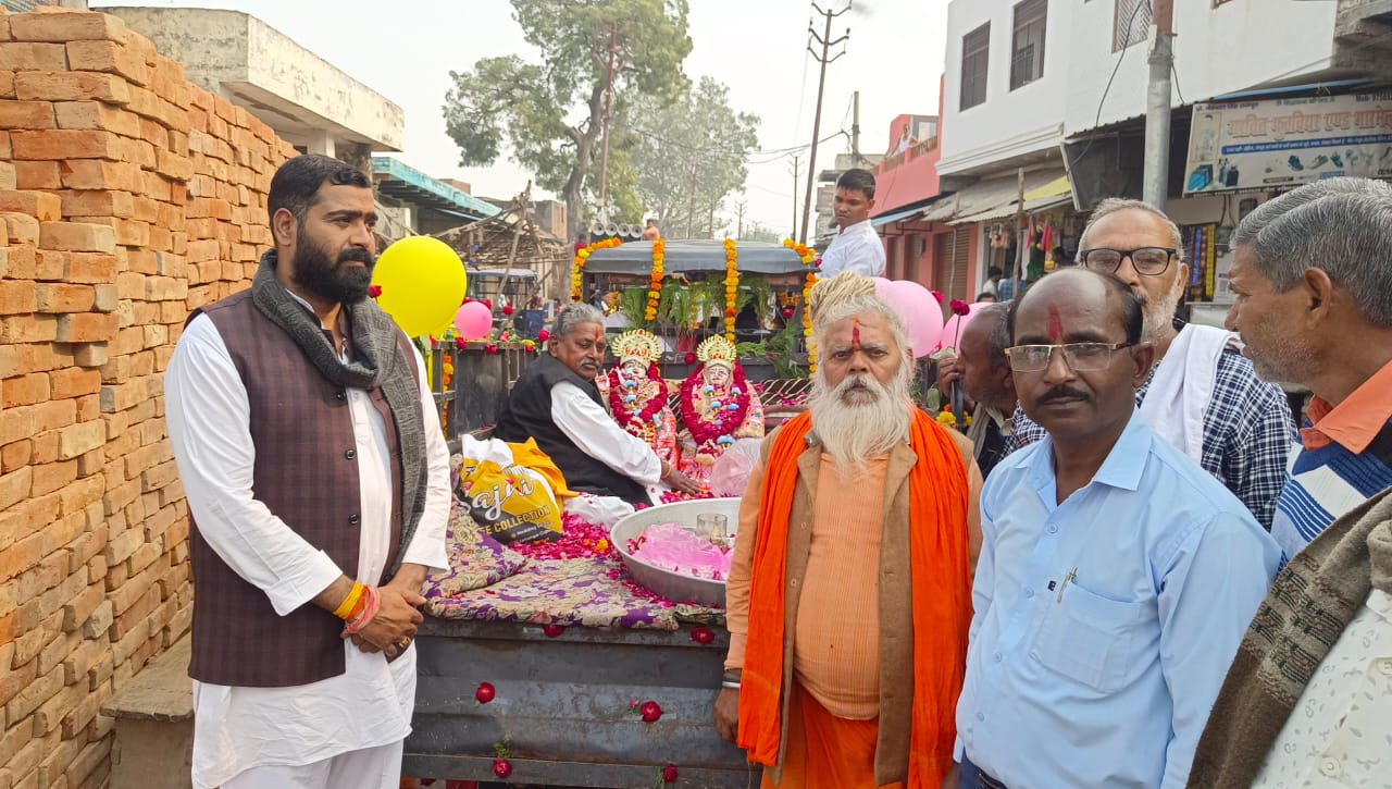 मंदिर में की गई राधा कृष्ण की मूर्ति की प्राण प्रतिष्ठा 