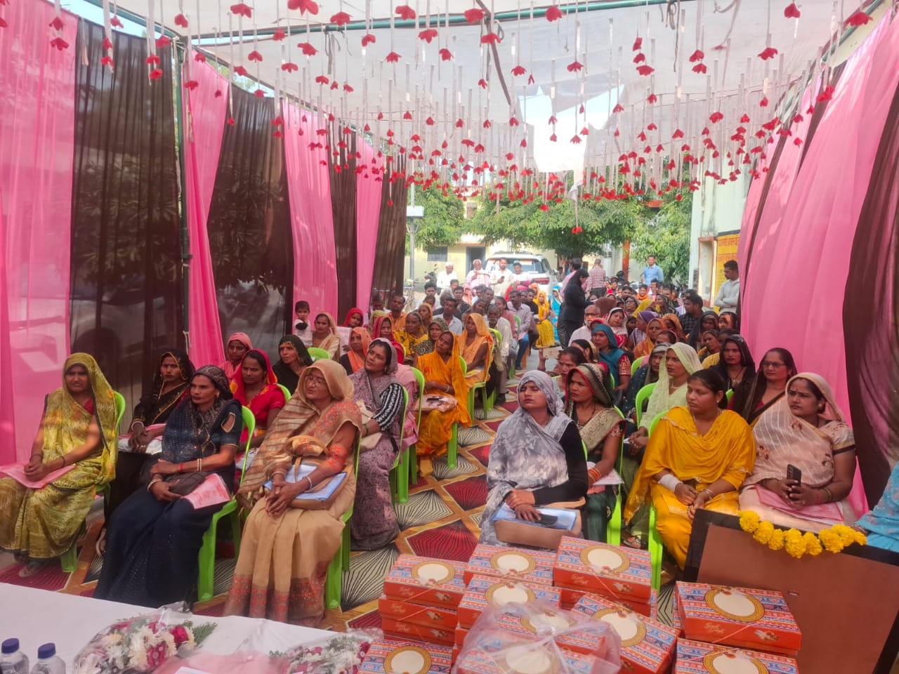 खादी ग्रामोद्योग बोर्ड ने किया ग्रामीणों और महिलाओं को जागरुक 