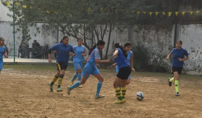 इंटर स्कूल बालिका फुटबॉल टूर्नामेंट का आयोजन, ग्लोबल स्कूल बना चैंपियन