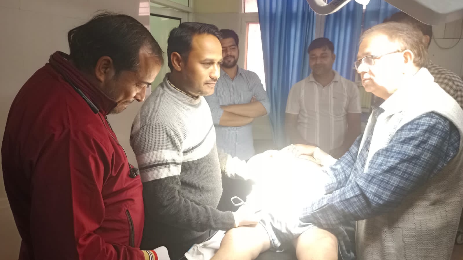 अंधविश्वास के चक्कर में बिगड़ी हालत, डॉक्टरों ने बचाई 65 वर्षीय वृद्ध की जान