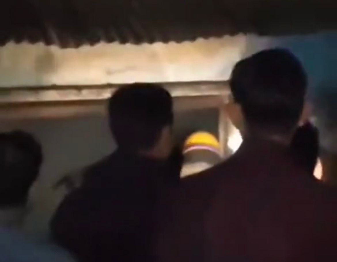 नशे में युवक ने फेंकी जलती बीड़ी, फल गोदाम में लगी आग