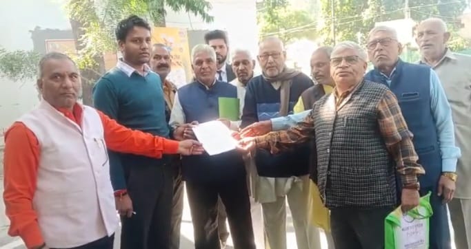 आपत्तिजनक टिप्पणी के खिलाफ सौंपा ज्ञापन