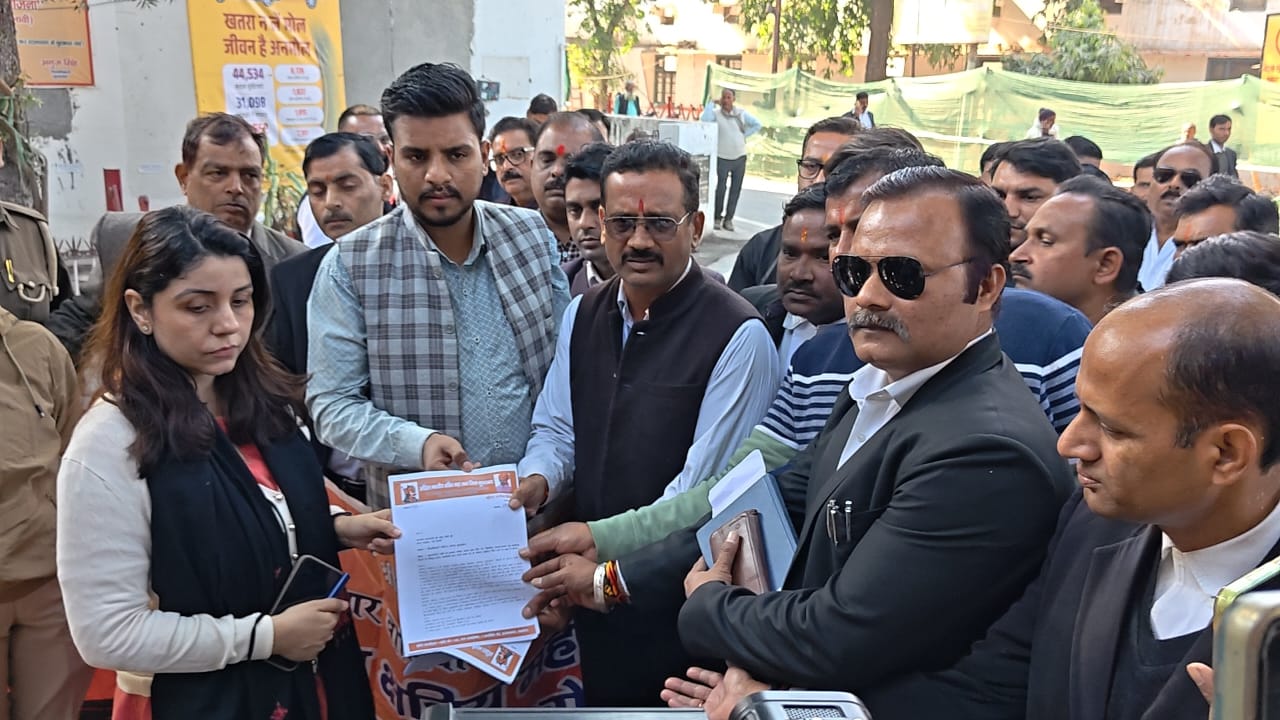 IAS अधिकारी संतोष वर्मा द्वारा ब्राह्मण समाज पर की गई अमर्यादित, जातिवादी एवं असंवैधानित टिप्पणी पर विरोध प्रदर्शन कर सौंपा ज्ञापन    