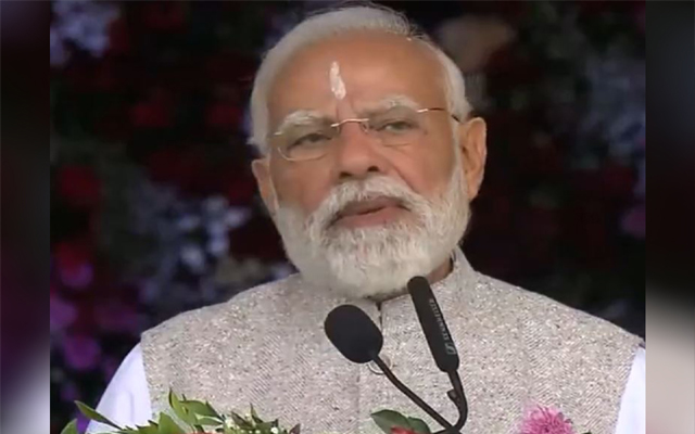 सत्य साई बाबा की शिक्षाएं 140 देशों में लाखों लोगों को प्रकाश दिखा रही हैं: मोदी