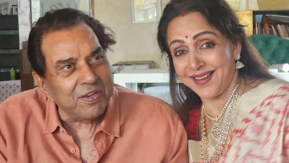 दिल्ली: हेमा मालिनी ने प्रार्थना सभा आयोजित की, शुभचिंतकों ने धर्मेंद्र को याद किया