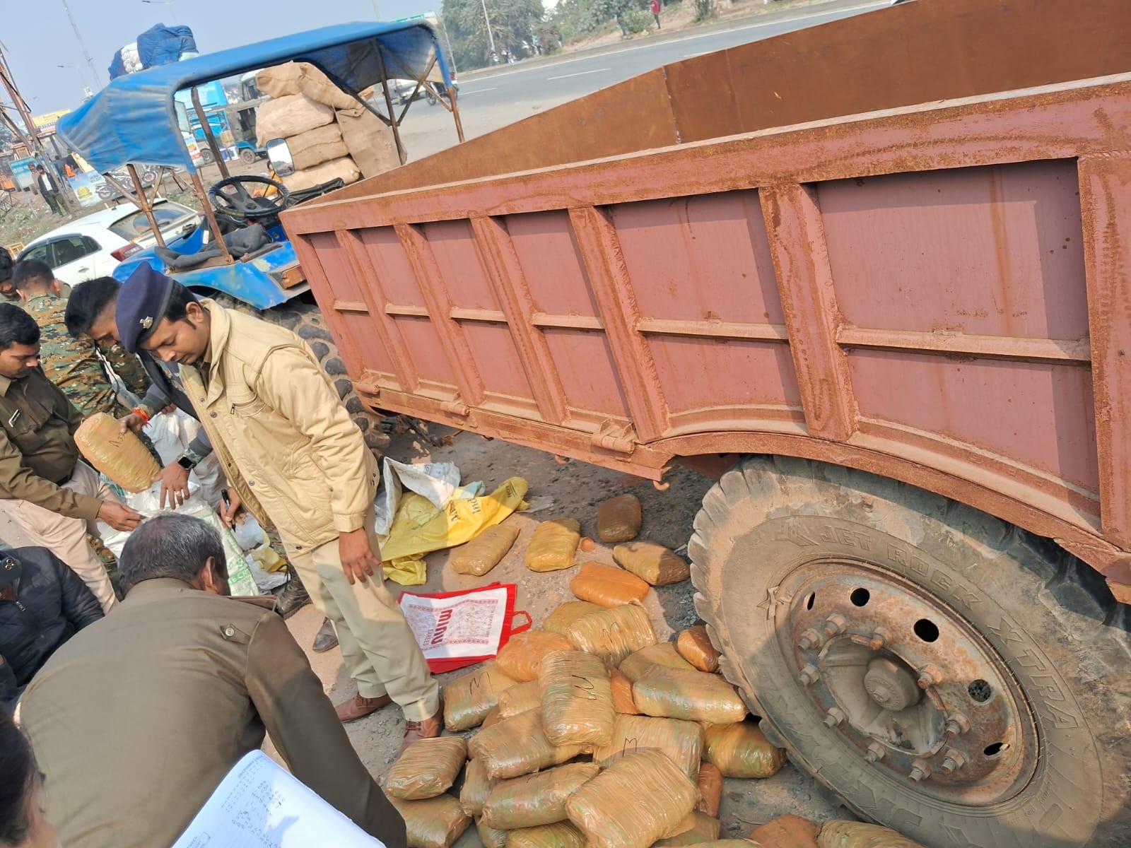 रोहतास में 92.67 किलो गांजा जब्त, पांच तस्कर गिरफ्तार